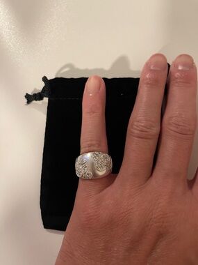 14k white gold flower dome ring with diamonds